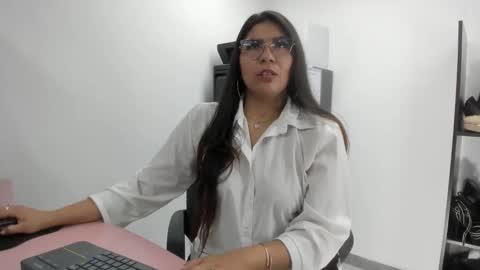 luna  online show from October 2025 11:21:02 AM