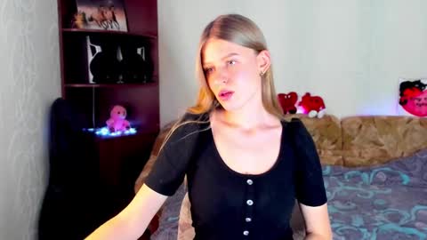 luna_evan online show from January 2025 11:11:02 AM