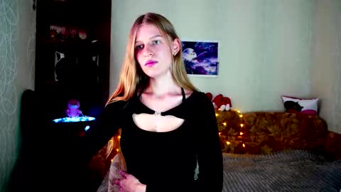 luna_evan online show from October 2025 10:23:02 AM