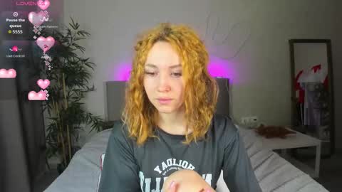 Luna online show from November 2025 12:10:02 AM