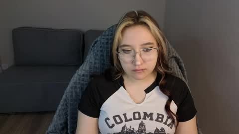 Snapshot of luna_host chatting on April 2026 01:36:01 AM Luna Host online show from April 2026 01:36:01 AM