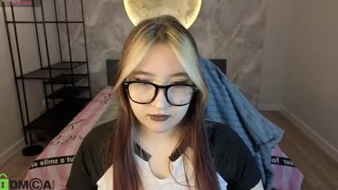 Snapshot of luna_host chatting on April 2026 01:25:01 AM Luna Host online show from April 2026 01:25:01 AM