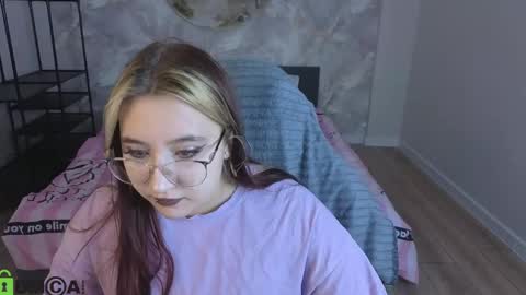 Snapshot of luna_host chatting on April 2026 01:44:02 AM Luna Host online show from April 2026 01:44:02 AM