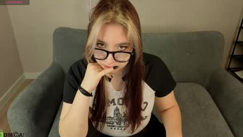 Snapshot of luna_host chatting on April 2026 02:58:02 AM Luna Host online show from April 2026 02:58:02 AM