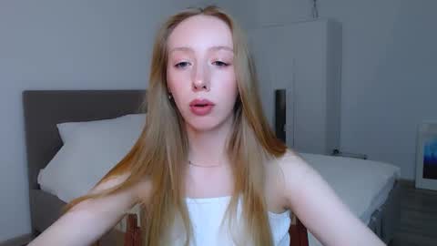 Luna online show from December 2024 08:05:01 PM