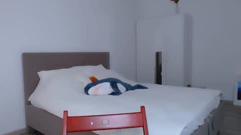 Luna online show from December 2024 11:03:01 PM