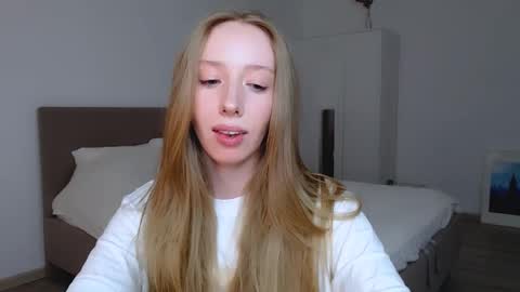 Luna online show from December 2024 12:41:01 AM