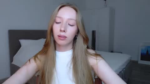 Luna online show from January 2025 11:46:01 PM