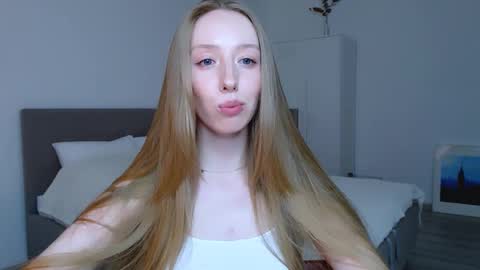 Luna online show from January 2025 11:19:01 PM