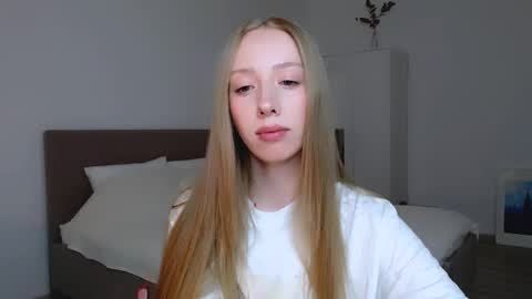 Luna online show from February 2025 07:56:01 PM