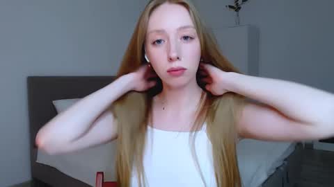 Luna online show from February 2025 10:54:01 PM