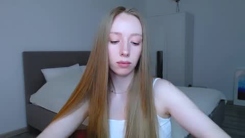 Luna online show from February 2025 10:03:01 PM