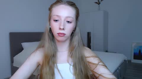 Luna online show from February 2025 08:03:02 PM