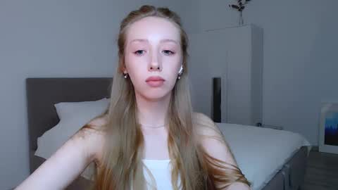 Luna online show from February 2025 06:56:02 PM