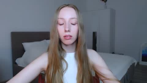 Luna online show from March 2025 08:21:01 PM