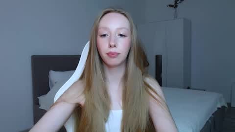 Luna online show from September 2025 08:30:02 PM