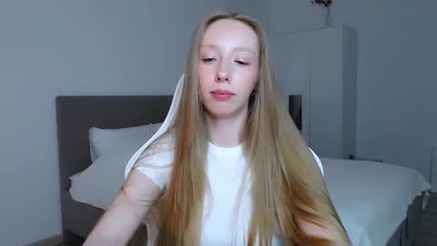 Luna online show from September 2025 08:09:02 PM