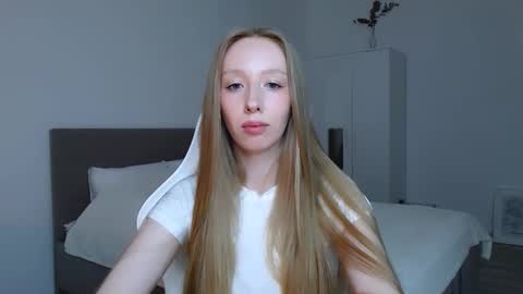 Luna online show from September 2025 08:10:01 PM