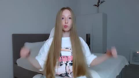 Luna online show from October 2025 09:03:02 PM