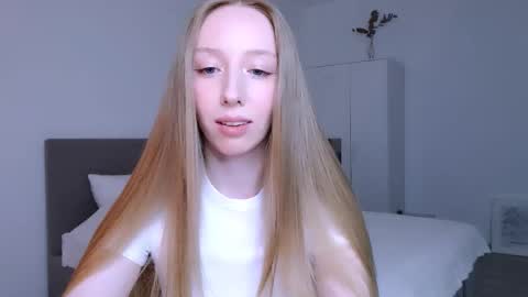 Luna online show from November 2025 09:28:01 PM