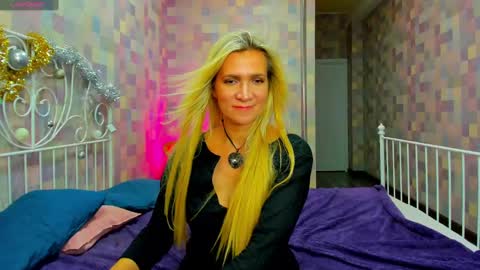 luna_lew1s online show from January 2025 02:08:01 PM