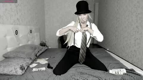 luna_lew1s online show from February 2025 01:38:01 AM