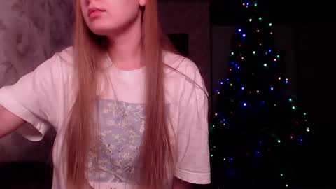 Luna online show from December 2024 10:20:01 PM