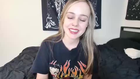 Luna online show from September 2025 09:26:01 PM