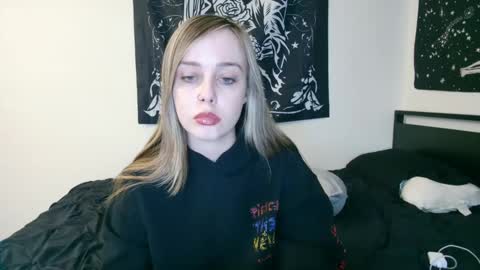 Luna online show from September 2025 04:45:02 AM