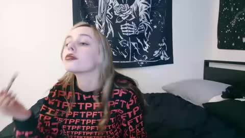 Luna online show from October 2025 04:02:01 AM