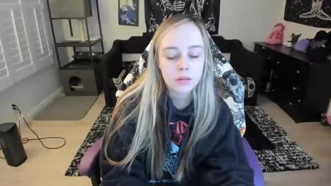 Luna online show from February 2026 04:44:01 PM