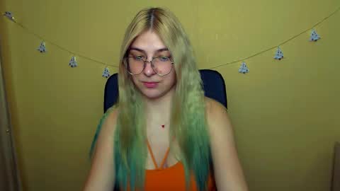 Luna online show from December 2024 12:33:02 PM