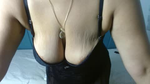 Luna  online show from December 2025 12:24:02 PM