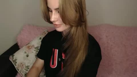 Luna online show from September 2025 05:35:02 PM