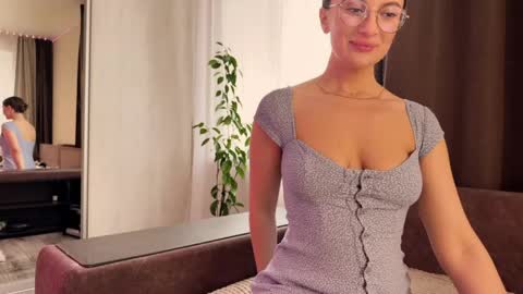 luna_raee online show from April 2026 08:06:01 AM
