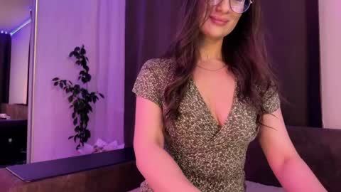 luna_raee online show from April 2026 05:08:02 PM