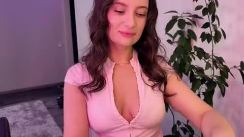 Snapshot of luna_raee chatting on July 2026 05:22:01 AM luna_raee online show from July 2026 05:22:01 AM