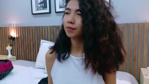 LUNA  online show from December 2025 02:35:01 PM