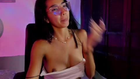 Luna Roja26 online show from June 2026 05:12:01 AM