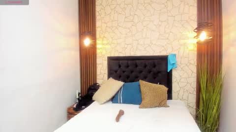 luna_smith20 online show from March 2026 07:06:02 PM