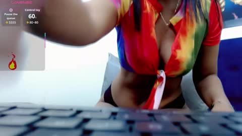 luna_sorni_ online show from November 2025 11:24:01 AM