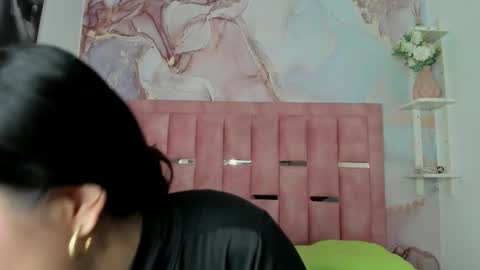 Luna  online show from January 2026 07:19:01 PM