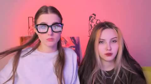 Luna online show from October 2025 07:03:02 PM