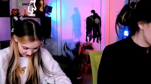 Luna online show from November 2025 08:11:01 PM