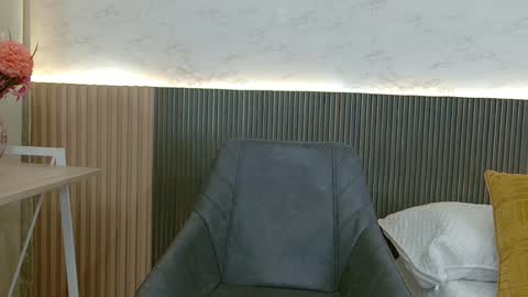 luna_valle online show from April 2026 08:43:02 PM