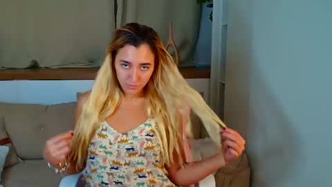 Snapshot of luna_velvvet chatting on July 2026 07:35:02 PM Luna online show from July 2026 07:35:02 PM