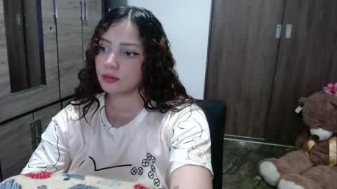 Snapshot of lunaa_sub chatting on May 2026 12:19:01 AM lunaa_sub online show from May 2026 12:19:01 AM
