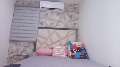 LUNA  online show from November 2025 02:54:01 AM