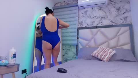 LUNA  online show from November 2025 03:27:02 AM