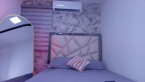 LUNA  online show from November 2025 03:07:01 AM